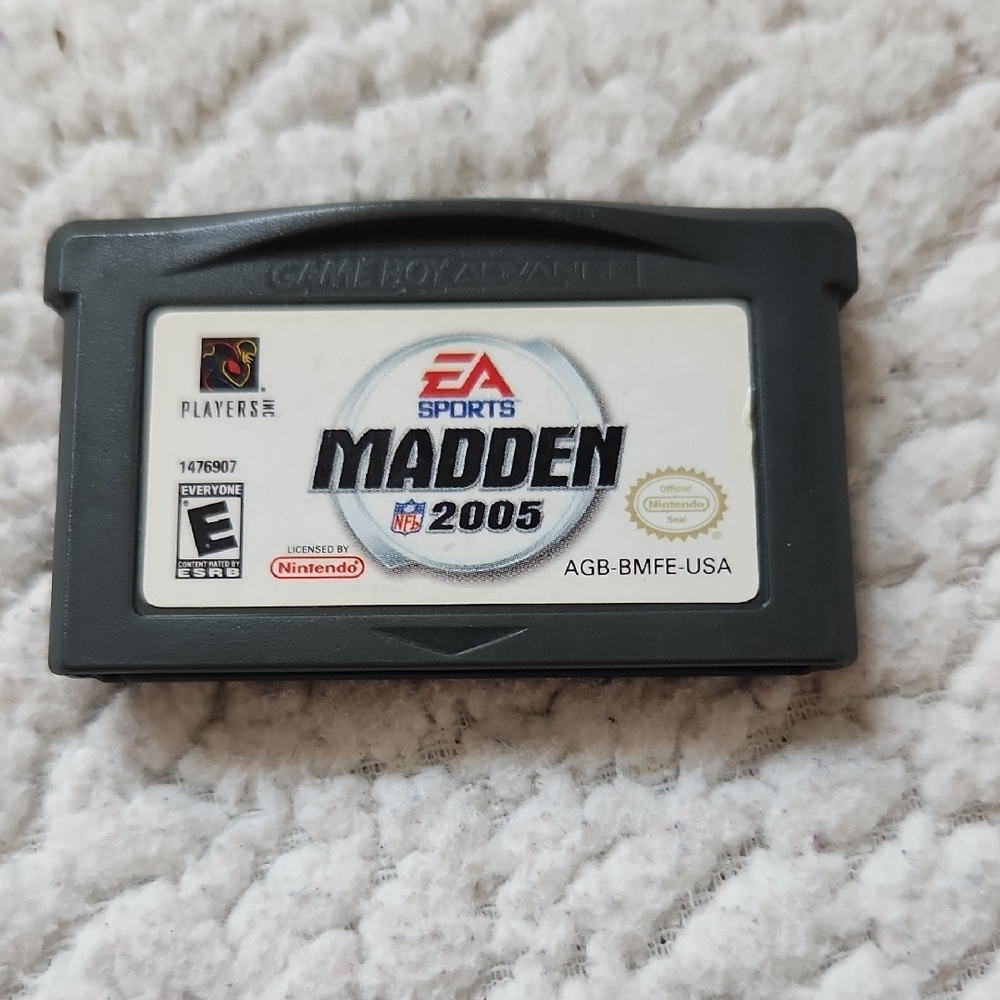 Nintendo Game Boy Advanced 2005 Madden EA Sports Football NFL Y2K